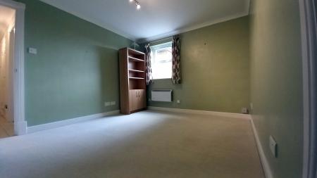 1 bedroom Flat to let in Smarts Green, Waltham Cross, London, EN7