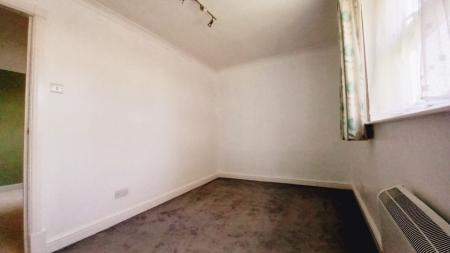 1 bedroom Flat to let in Smarts Green, Waltham Cross, London, EN7