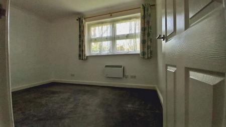1 bedroom Flat to let in Smarts Green, Waltham Cross, London, EN7