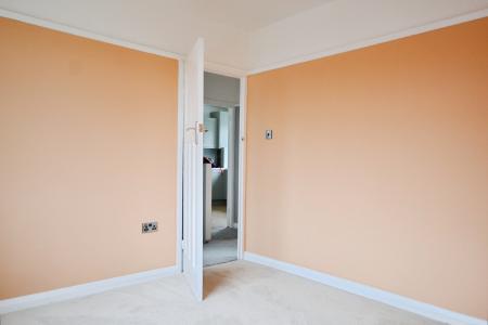 2 bedroom Flat to let in Lincoln Way, Enfield, London, EN1