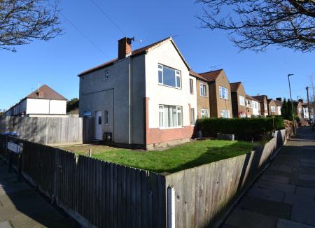 2 bedroom Flat to let in Lincoln Way, Enfield, London, EN1