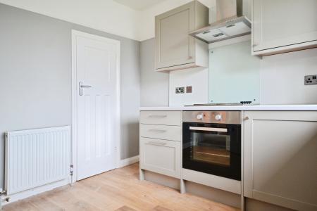 2 bedroom Flat to let in Lincoln Way, Enfield, London, EN1
