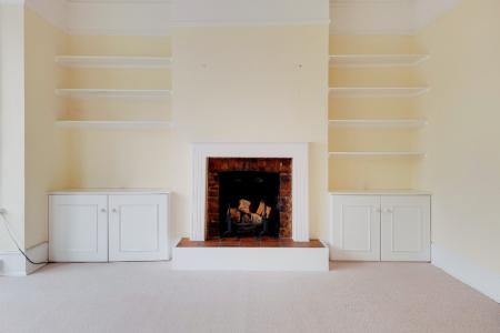 3 bedroom Flat to let in Derwent Road, Palmers Green, London, N13