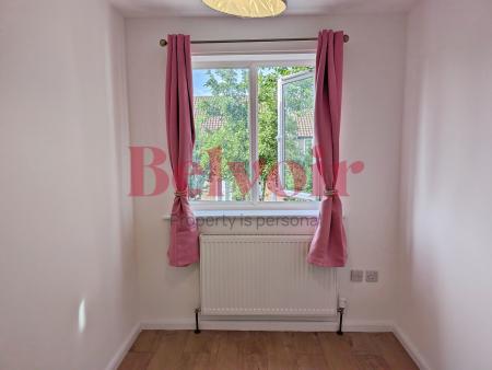 3 bedroom Flat to let in Mahon Close, Enfield, London, EN1