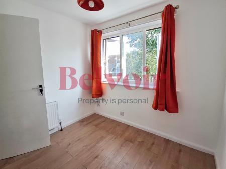 3 bedroom Flat to let in Mahon Close, Enfield, London, EN1