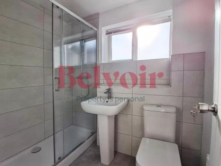 3 bedroom Flat to let in Mahon Close, Enfield, London, EN1