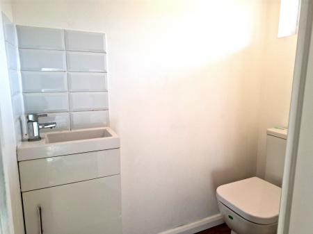 3 bedroom Flat to let in Mahon Close, Enfield, London, EN1