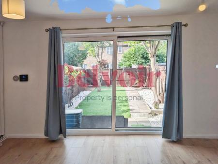 3 bedroom Flat to let in Mahon Close, Enfield, London, EN1