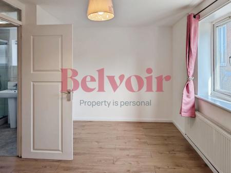 3 bedroom Flat to let in Mahon Close, Enfield, London, EN1