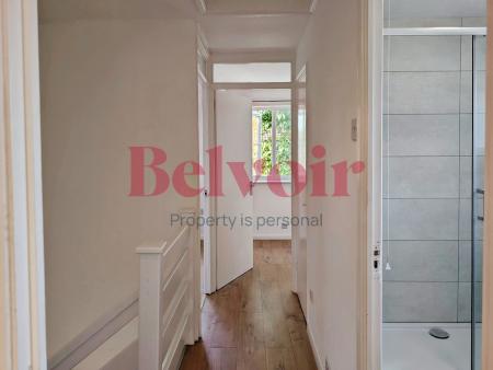 3 bedroom Flat to let in Mahon Close, Enfield, London, EN1