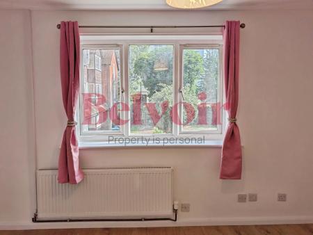 3 bedroom Flat to let in Mahon Close, Enfield, London, EN1