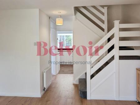 3 bedroom Flat to let in Mahon Close, Enfield, London, EN1