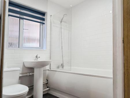 2 bedroom Flat to let in Pycroft Way, Edmonton, London, N9