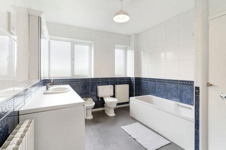 3 bedroom Penthouse for sale in Private Road, Enfield, London, EN1