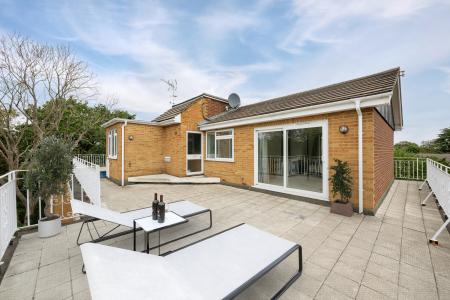3 bedroom Penthouse for sale in Private Road, Enfield, London, EN1