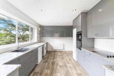 3 bedroom Penthouse for sale in Private Road, Enfield, London, EN1