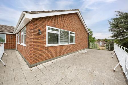 3 bedroom Penthouse for sale in Private Road, Enfield, London, EN1