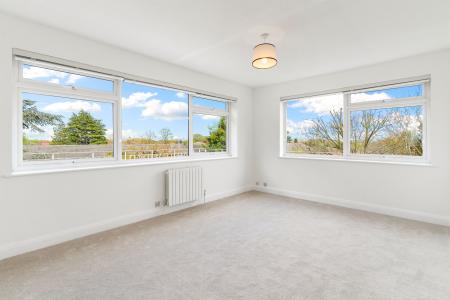 3 bedroom Penthouse for sale in Private Road, Enfield, London, EN1