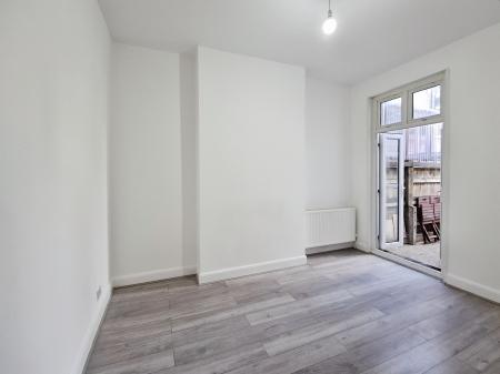 3 bedroom Terraced House to let in Cheshire Road, Wood Green, London, N22