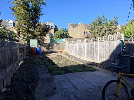 3 bedroom Terraced House to let in Cheshire Road, Wood Green, London, N22