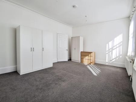 3 bedroom Terraced House to let in Cheshire Road, Wood Green, London, N22