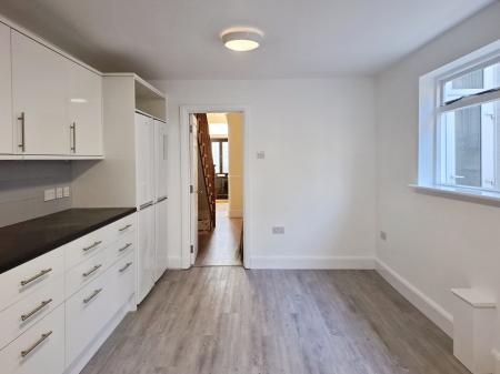 3 bedroom Terraced House to let in Cheshire Road, Wood Green, London, N22