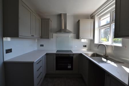 3 bedroom Flat to let in Haselbury Road, Edmonton, London, N9