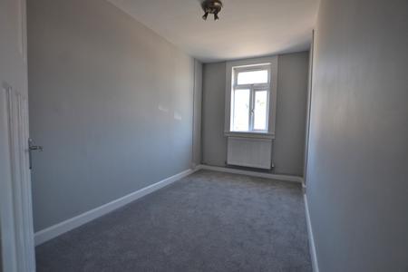 3 bedroom Flat to let in Haselbury Road, Edmonton, London, N9