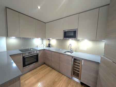 2 bedroom Flat to let in 14 Aerodrome Road, Colindale, London, NW9