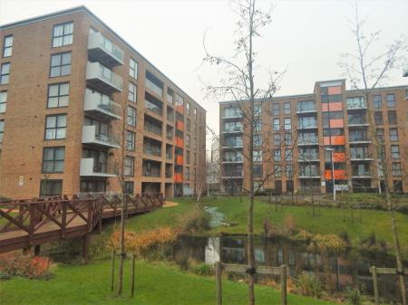 2 bedroom Flat to let in Zodiac Close, Edgware, HA8