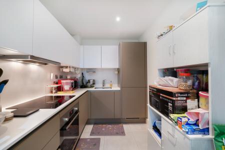 1 bedroom Flat to let in Empire Way, Wembley, HA9