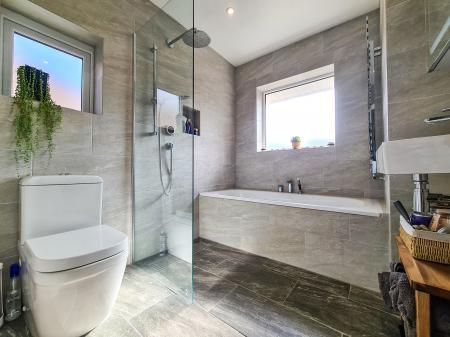 3 bedroom Semi-detached house to let in Watford Way, Hendon, London, NW4