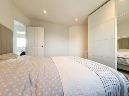 3 bedroom Semi-detached house to let in Watford Way, Hendon, London, NW4