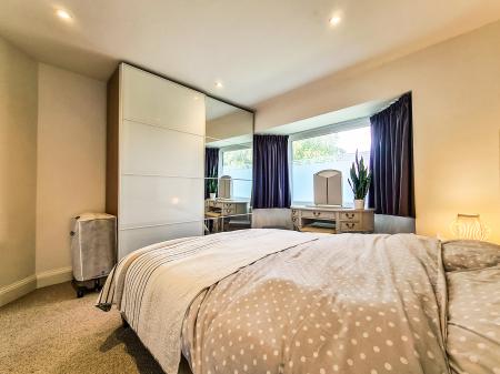 3 bedroom Semi-detached house to let in Watford Way, Hendon, London, NW4