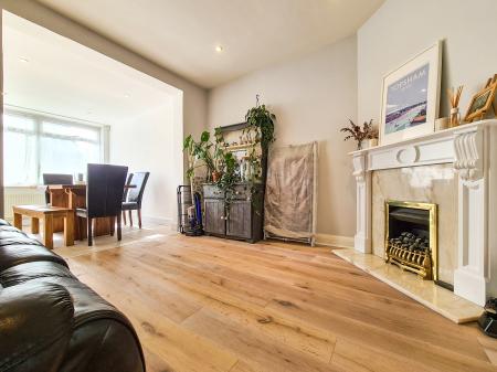 3 bedroom Semi-detached house to let in Watford Way, Hendon, London, NW4