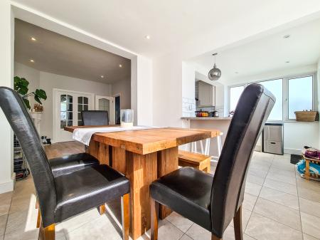 3 bedroom Semi-detached house to let in Watford Way, Hendon, London, NW4