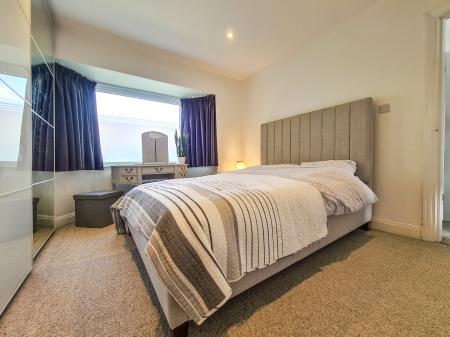 3 bedroom Semi-detached house to let in Watford Way, Hendon, London, NW4