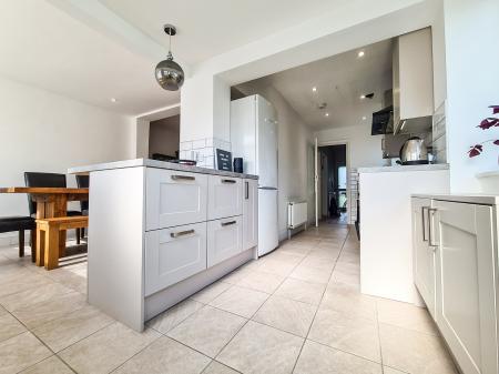 3 bedroom Semi-detached house to let in Watford Way, Hendon, London, NW4