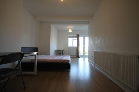 0 bedroom House share to let in Hall Lane, Hendon, London, NW4