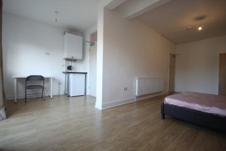 0 bedroom House share to let in Hall Lane, Hendon, London, NW4