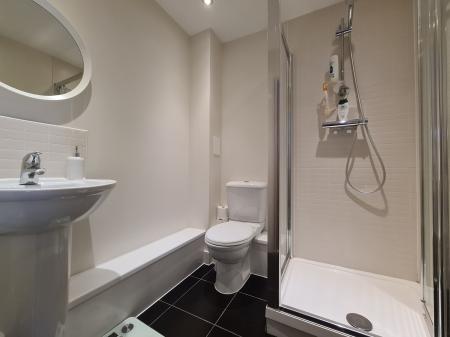 2 bedroom Flat to let in 1 Needleman Close, Colindale, London, NW9