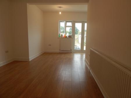 5 bedroom Semi-detached house for sale in Hall Lane, Hendon, London, NW4