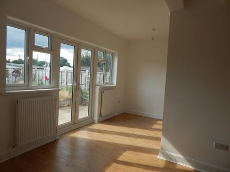 5 bedroom Semi-detached house for sale in Hall Lane, Hendon, London, NW4