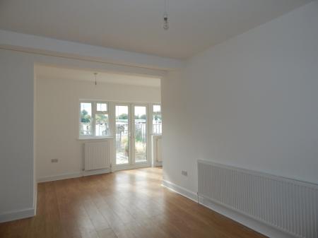 5 bedroom Semi-detached house for sale in Hall Lane, Hendon, London, NW4