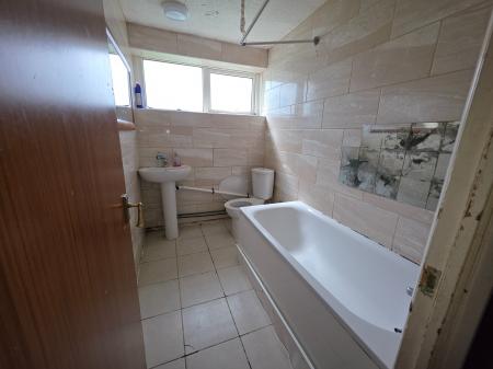 2 bedroom Maisonette for sale in Portland Road, Hayes, UB4