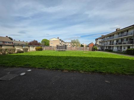 2 bedroom Maisonette for sale in Portland Road, Hayes, UB4