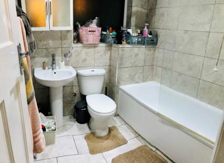 0 bedroom House share to let in Hall Lane, Hendon, London, NW4