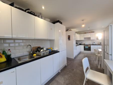 1 bedroom House share to let in Golders Green Road, Golders Green, London, NW11