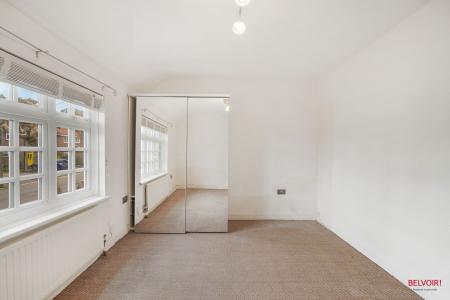 3 bedroom Semi-detached house for sale in Halliwick Road, London, N10