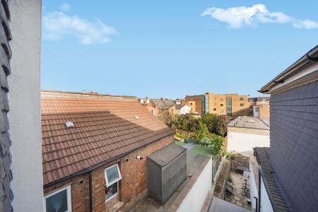 1 bedroom Studio flat for sale in Herbert Road, West Hendon, London, NW9
